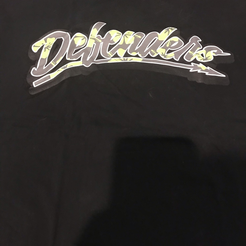Defend Hawaii Men’s Large shirt.